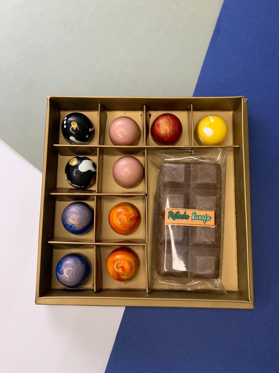 Boîte 10 pcs Bonbons Chocolat et Mini Tablette Kunafa Pistache